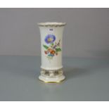 VASE, Porzellan, Manufaktur Meissen, unterglasurblaue Schwertermarke, Marke seit 1934 (1.Wahl)