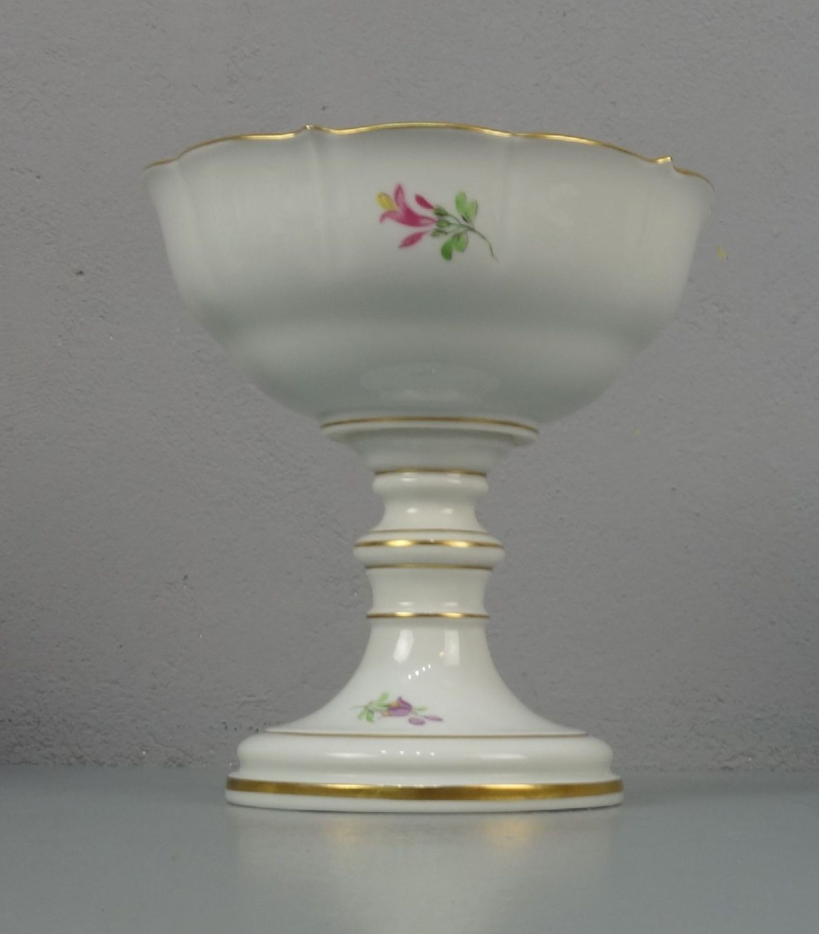 FUSSSCHALE / bowl on a stand, Porzellan, Manufaktur Meissen, unterglasurblaue Schwertermarke, Marke - Bild 5 aus 5