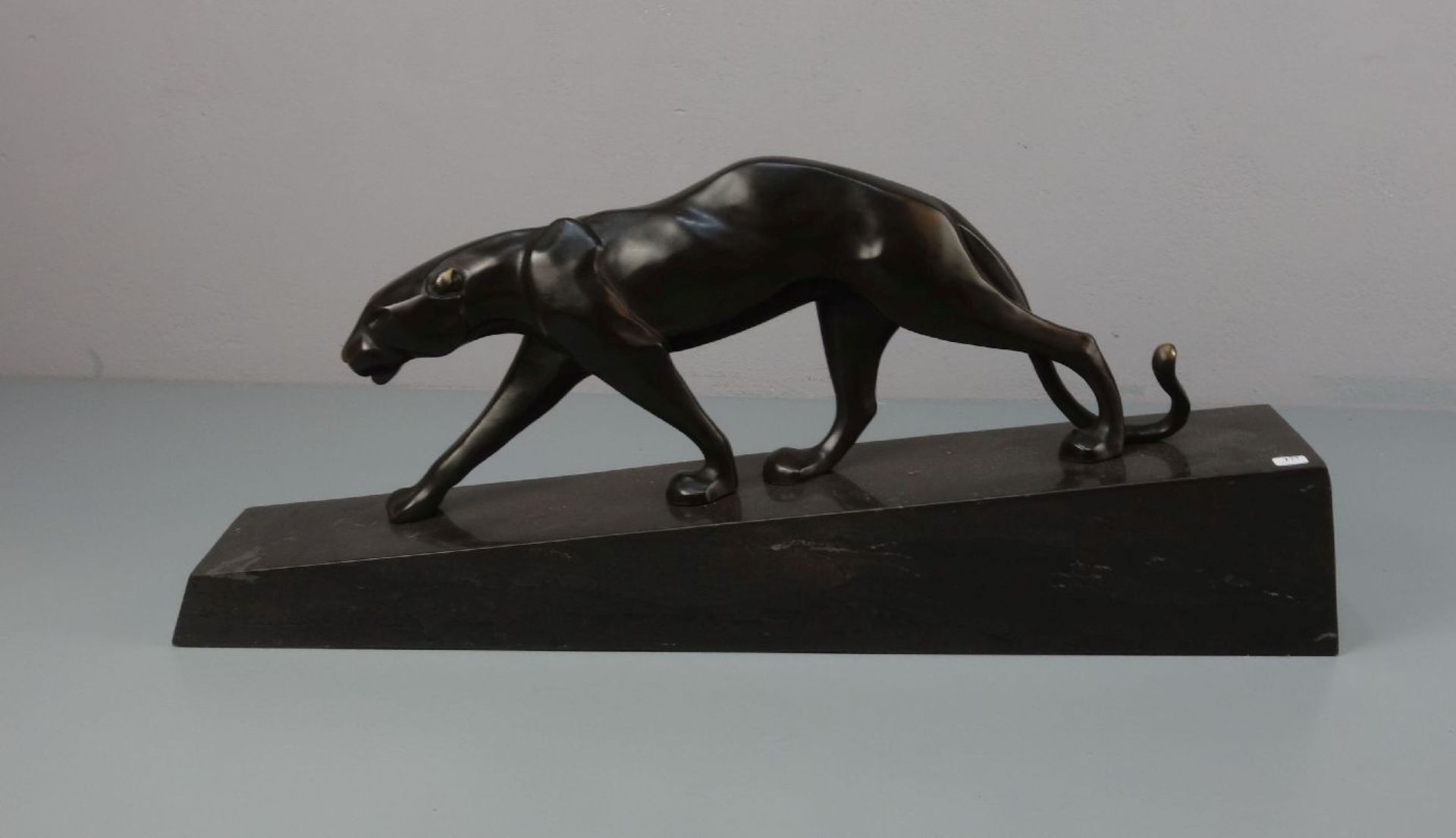 BRONZEFIGUR "SCHLEICHENDER PANTHER"