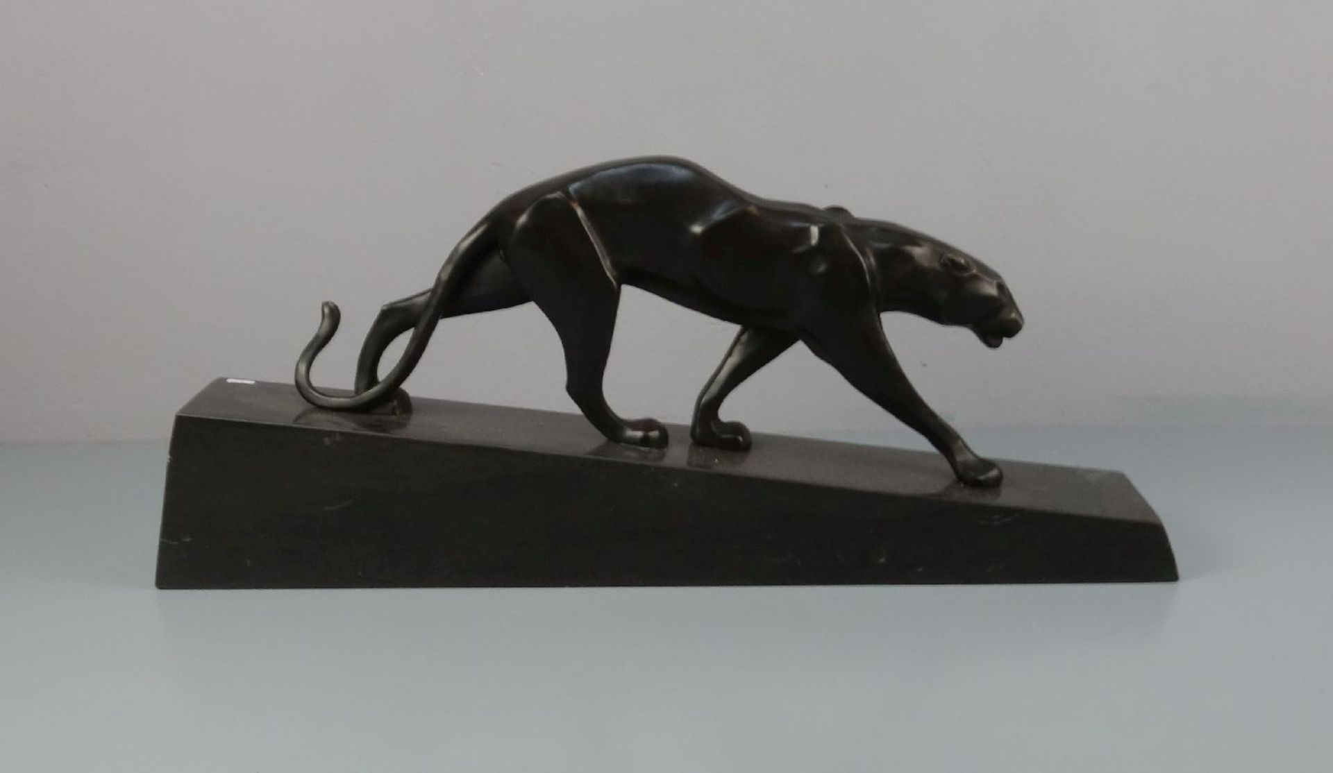 BRONZEFIGUR "SCHLEICHENDER PANTHER" - Bild 3 aus 4