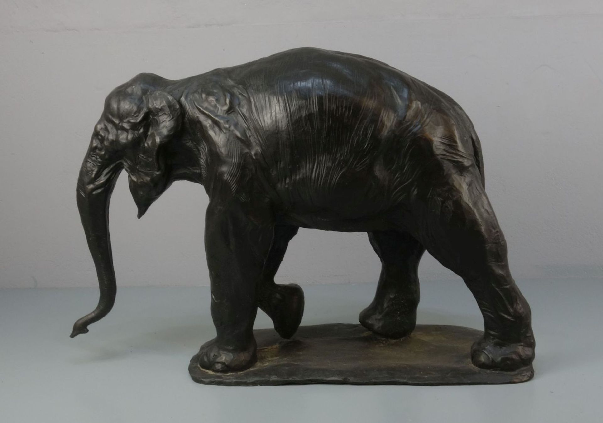 BRONZESKULPTUR: "SCHREITENDER ELEFANT - Bild 3 aus 4