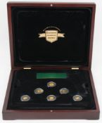 Set Goldmünzen mit Holzkassette, 12 Goldmünzen.