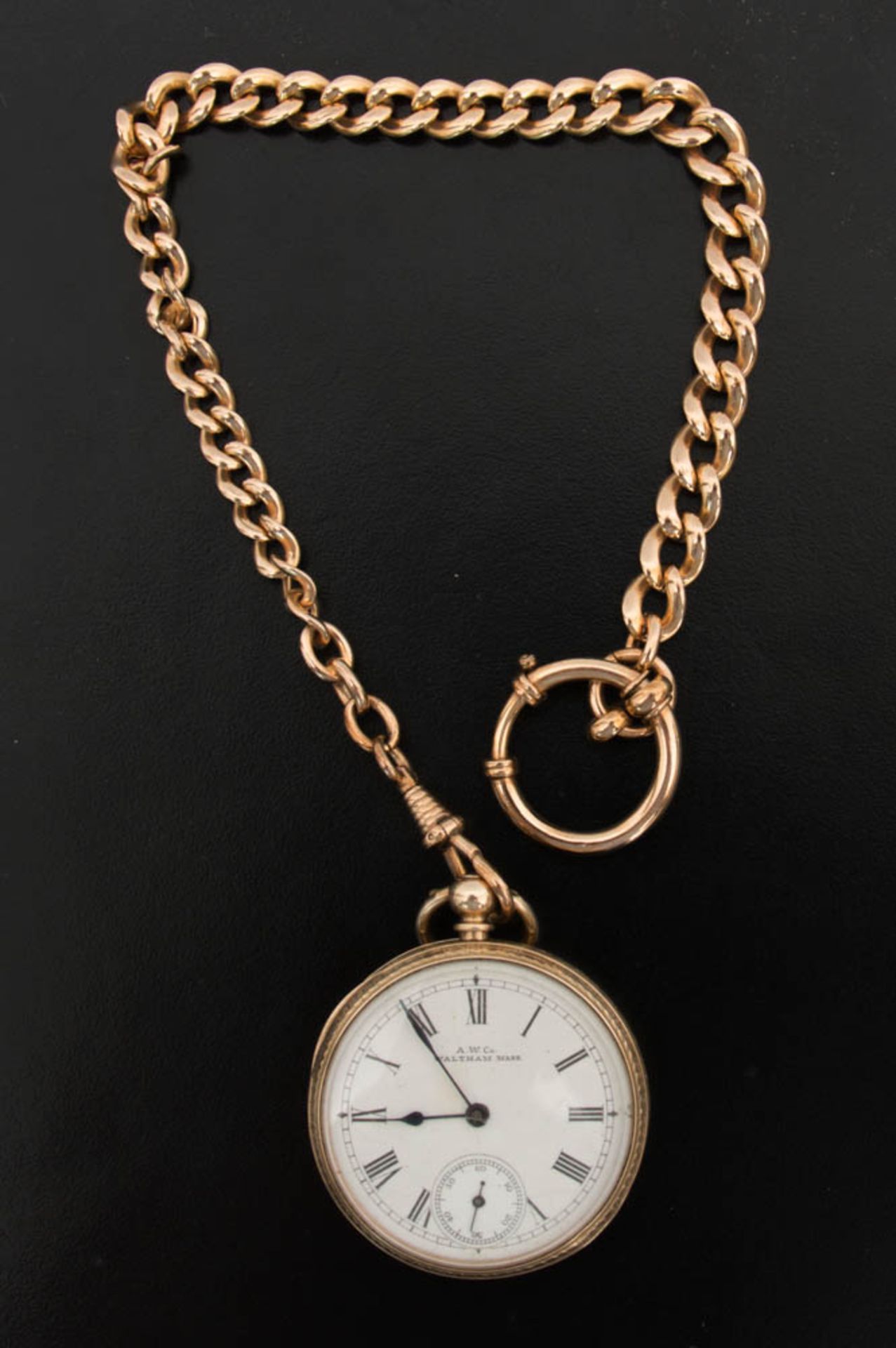 Taschenuhr, Waltham, vergoldet mit Uhrenkette aus Schaumgold.