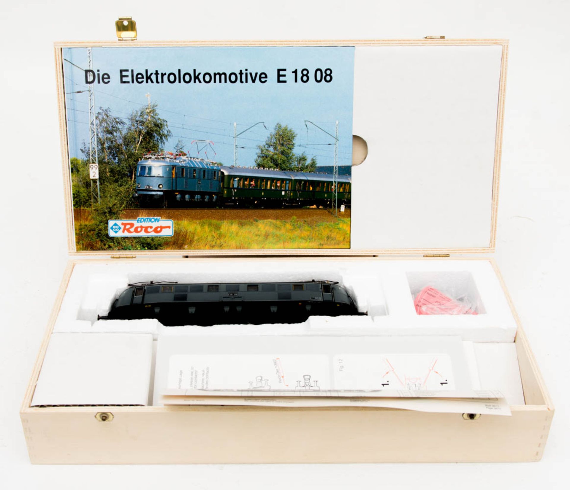 Großes Konvolut Eisenbahnen und Wägen in sehr gutem Zustand.Roco 43981 E-Lok BR E 18 08 grau - mit - Bild 5 aus 10