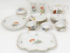 Meissen, Teeservice Kornblume, für 5 Personen.Polychrom bemalt und gold staffiert. 1. Wahl.Teekanne5