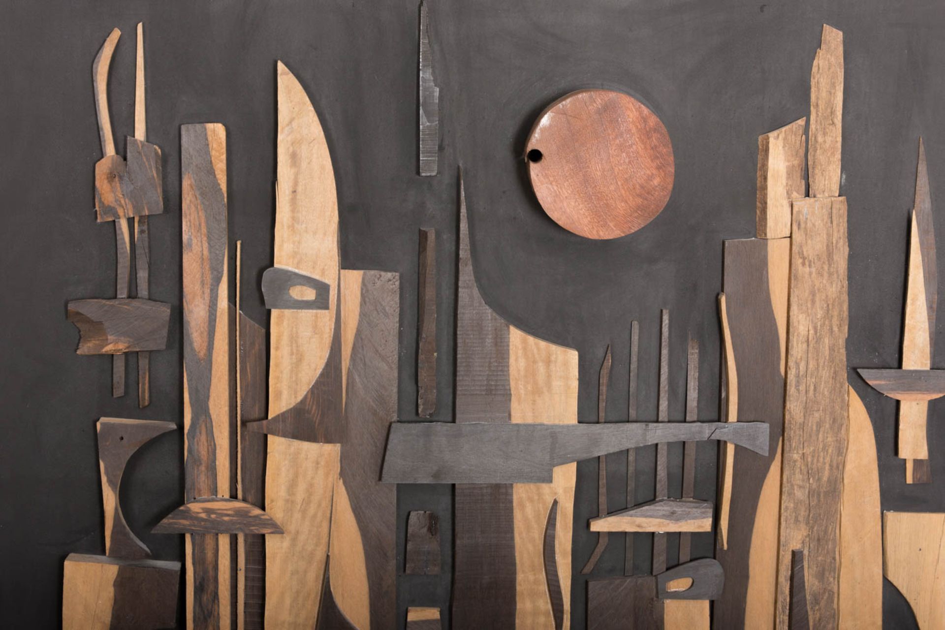 Reinhard Normann, Abstraktes Holzbild, Collage auf Holz, Deutschland 1986.Massives Holzbild im - Bild 2 aus 5