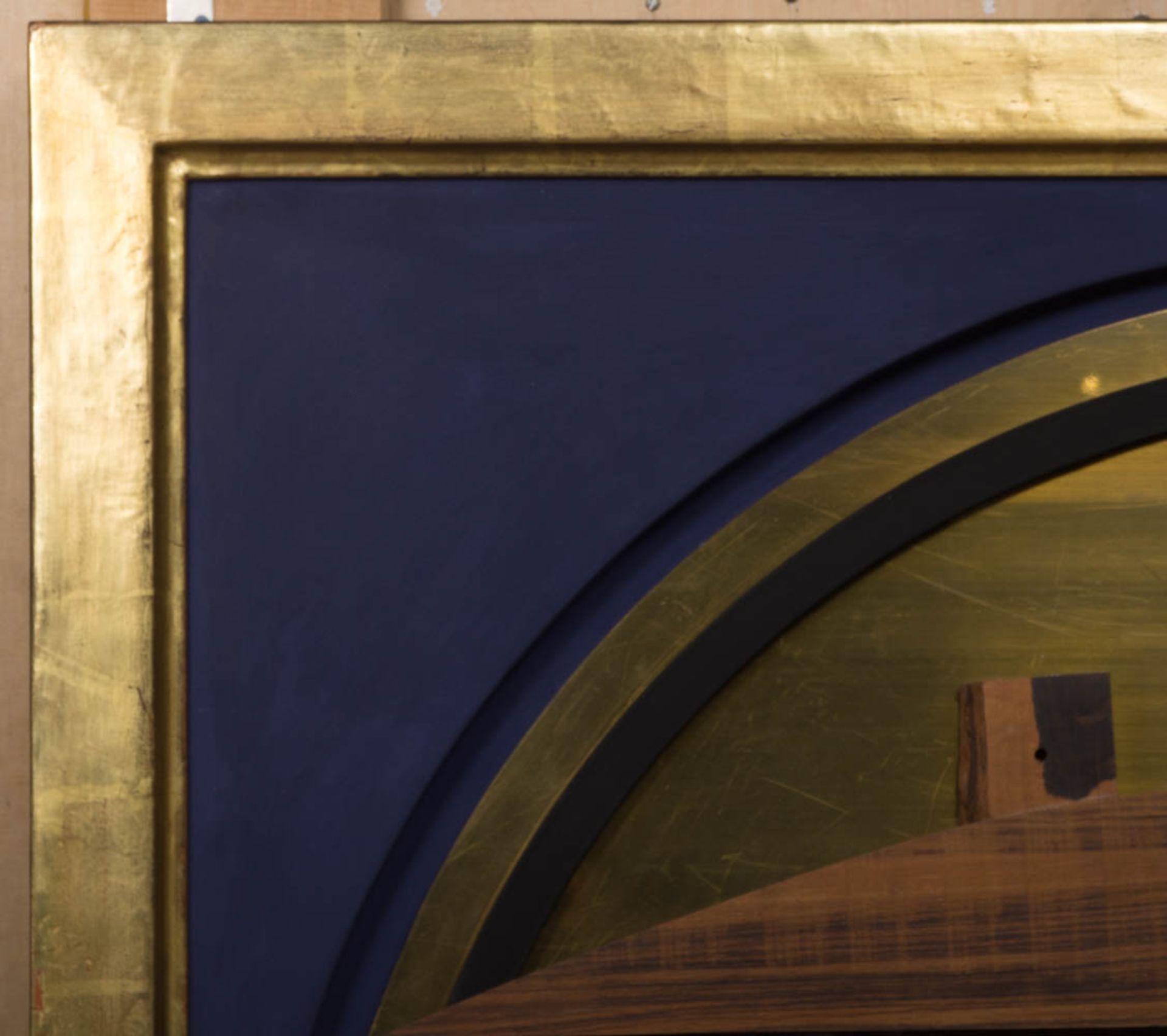 Reinhard Normann, Holzskulptur auf Goldgrund, Deutschland 20. Jh.Massives, prachtvoll gerahmtes - Bild 3 aus 4
