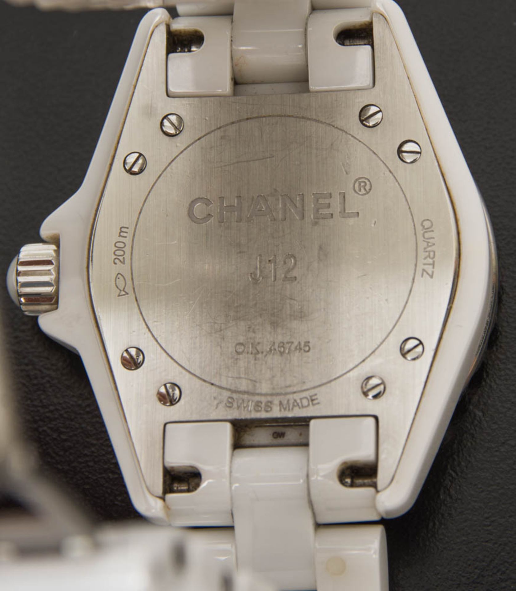 Weiße Chanel Damenuhr J12, mit Brillantbesatz.J12 H0968-J12.no. OK46745.Gehäuse aus weißer - Bild 2 aus 3