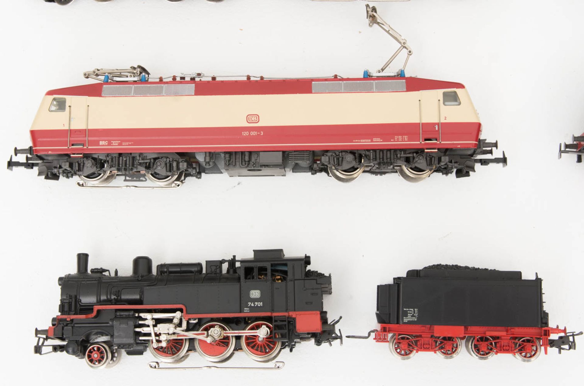 Konvolut Märklin Wagen.Alle bespielt und nicht auf Funktion überprüft. Eine nicht verharzt. E94 276, - Bild 3 aus 5