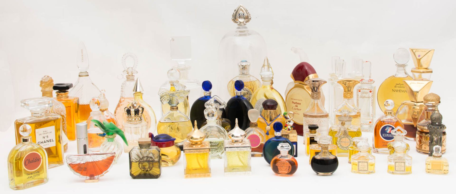 Miniatur Facticen der Schlossparfumerie Stuttgart.Varia unterschiedlicher Parfümflaschen. - Bild 2 aus 14