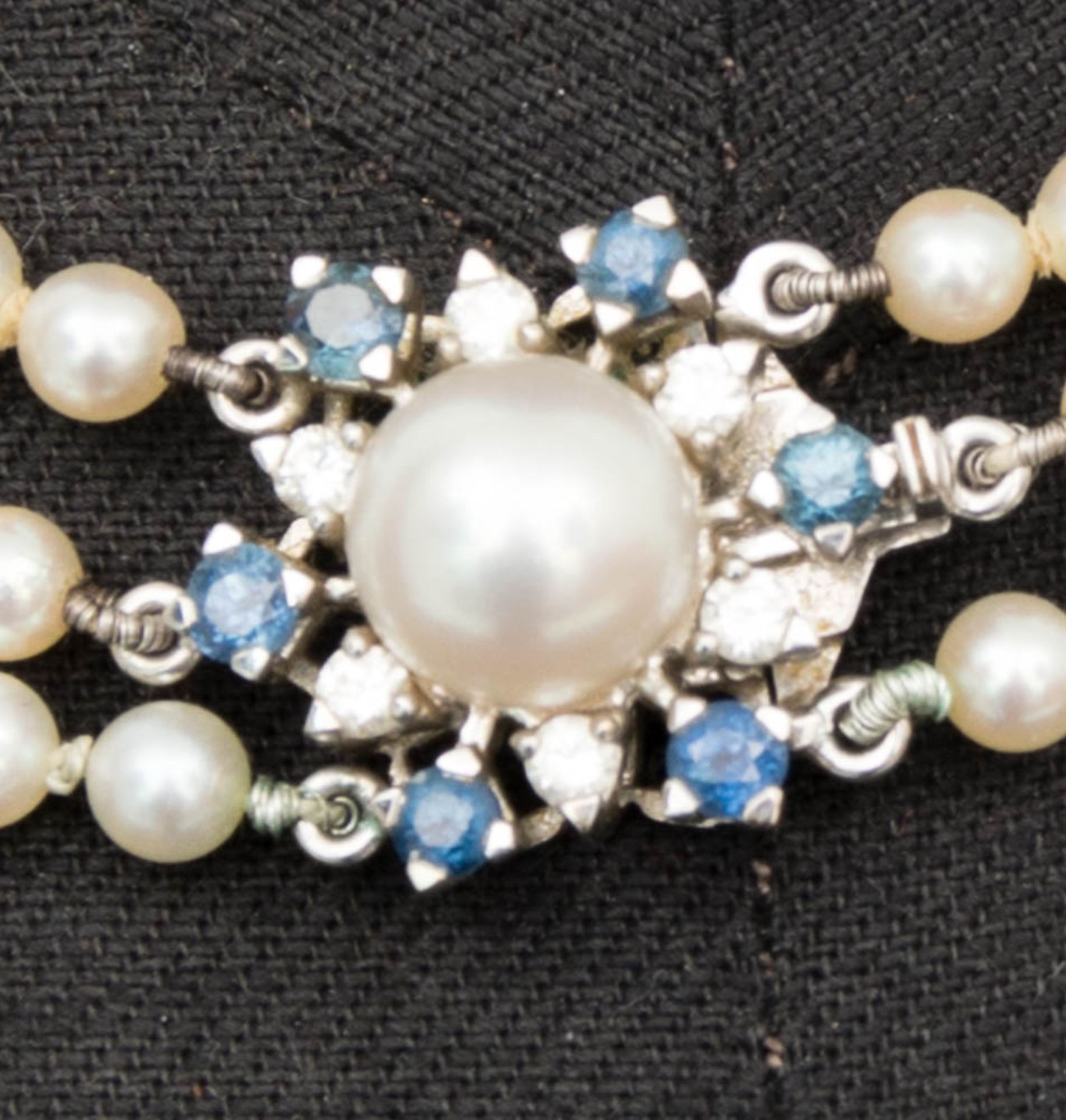 Zwei feine Perlenketten mit 750er und 585er Goldschließe und Brillantbesatz. - Bild 3 aus 5