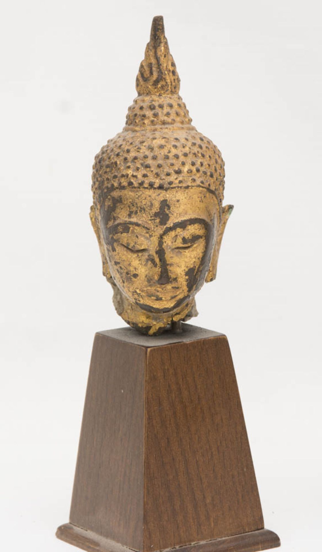 Zwei Buddha Köpfe und eine Statue, feuervergoldet. - Image 2 of 5