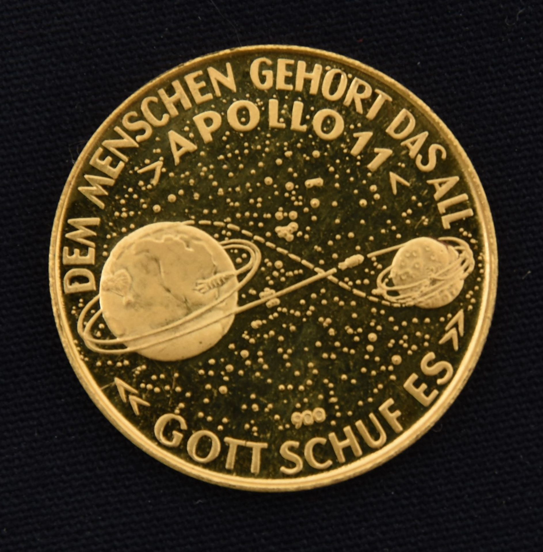 Apollo 11 Goldmedaille. - Bild 2 aus 2