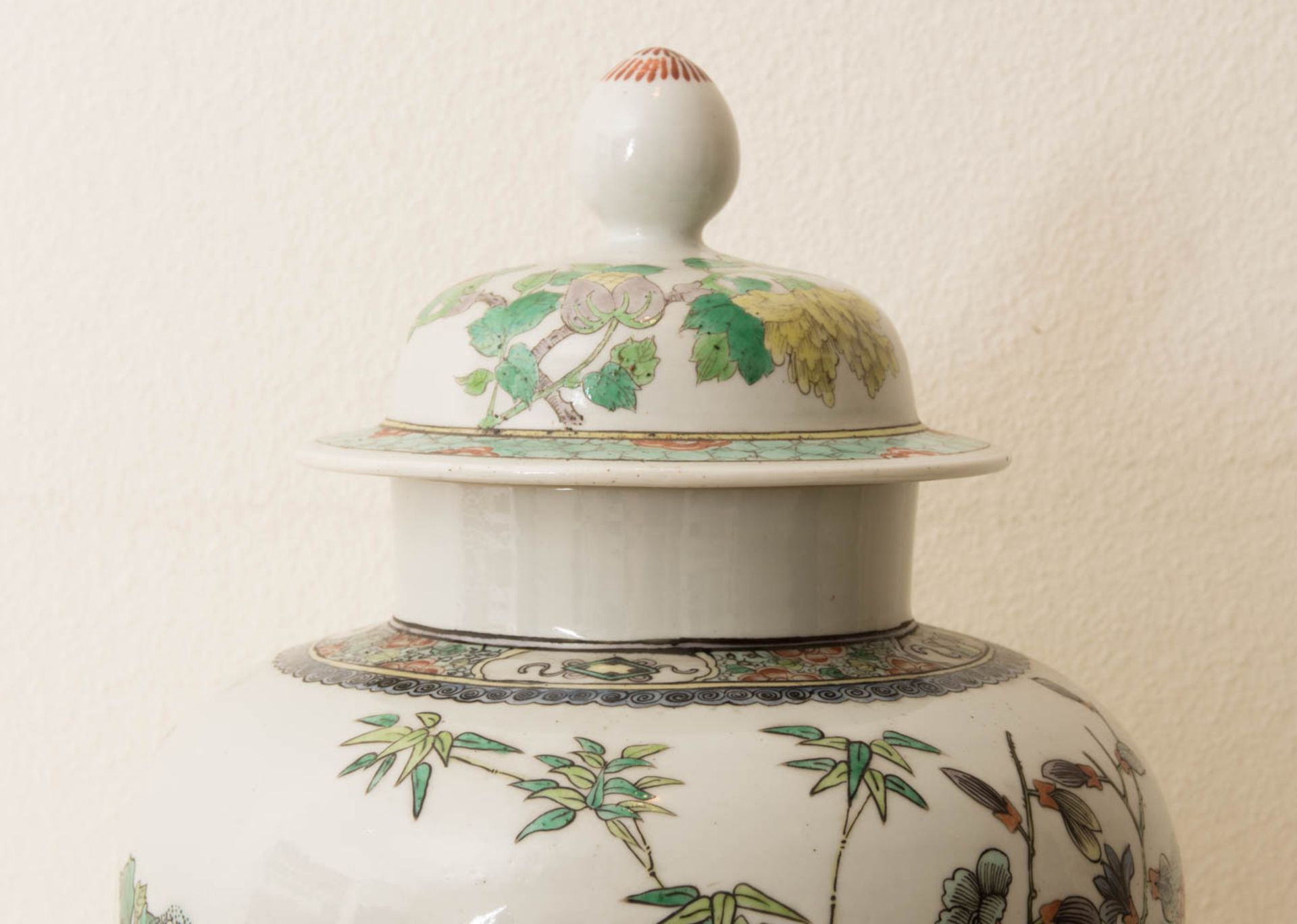 Chinesische Deckelvase. - Image 2 of 3