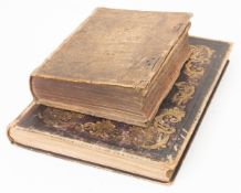 Paar antiker Bücher, Feiertagsevangelien 1857 und Kunstbuch 1853.