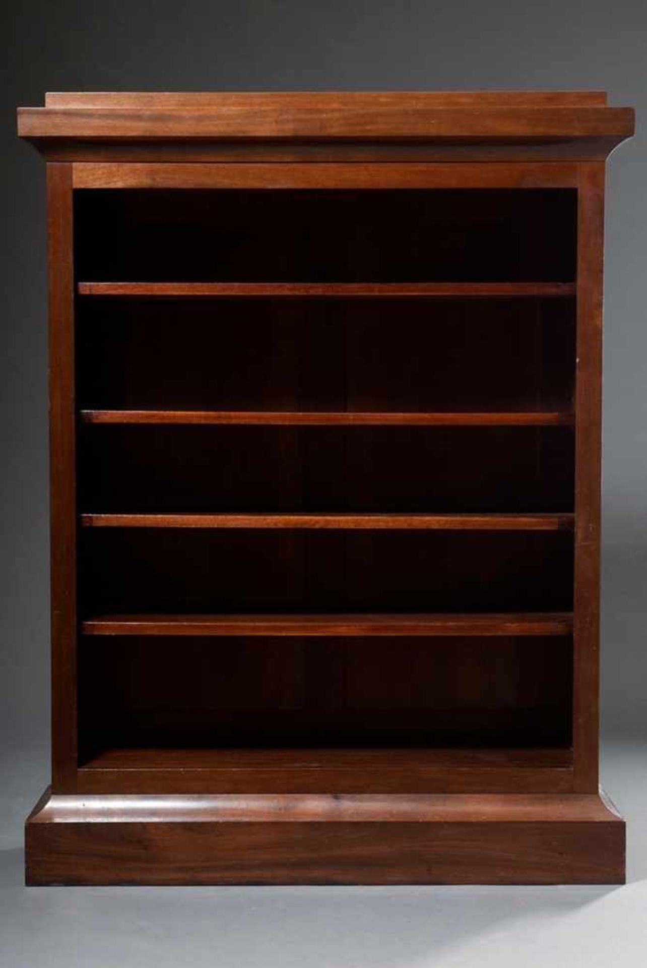 Half high bookshelf in plain façon, mahogany veneered, around 1920, 156x119x36cm<