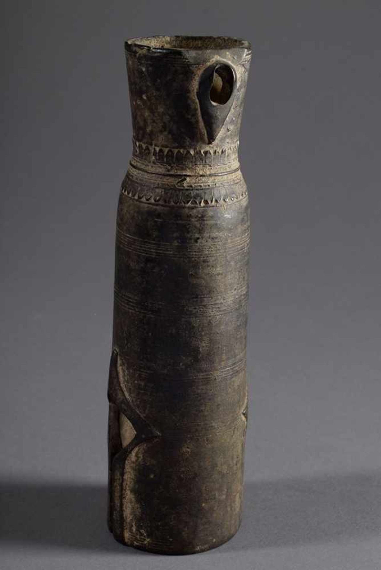 Khmer bronze bell, later Bayon style, Cambodia 15th/16th century, h. 19cm - Image 2 of 5