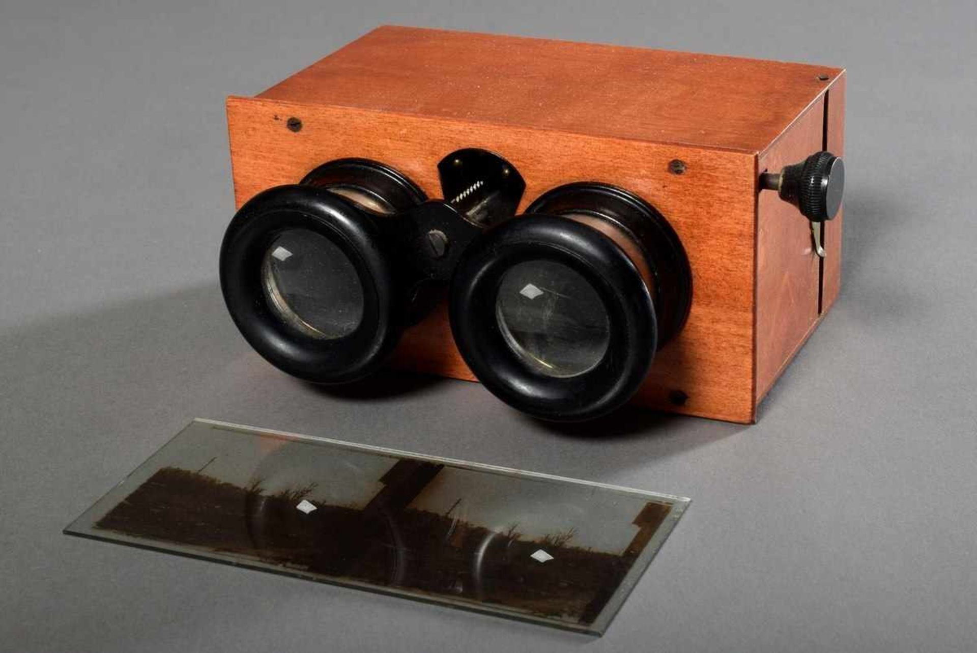 Antiker Hand Stereobildbetrachter mit einer Bildplatte, 7x14x13cm