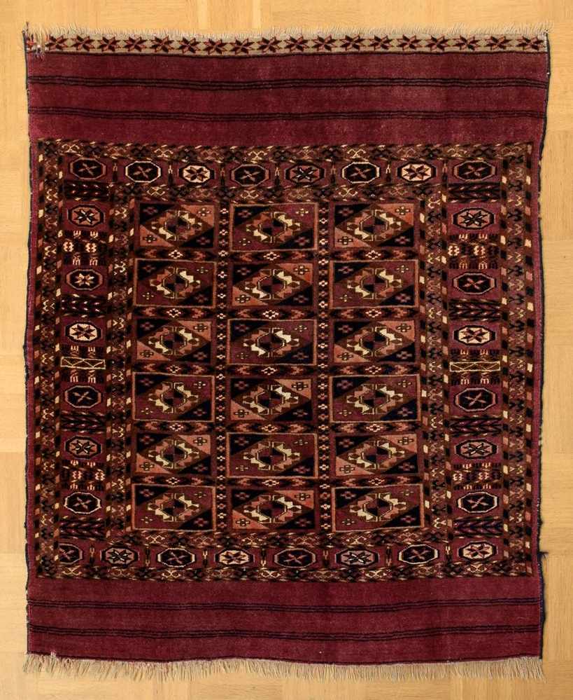 Tekke hearth carpet, late 19th century, 95x97cm