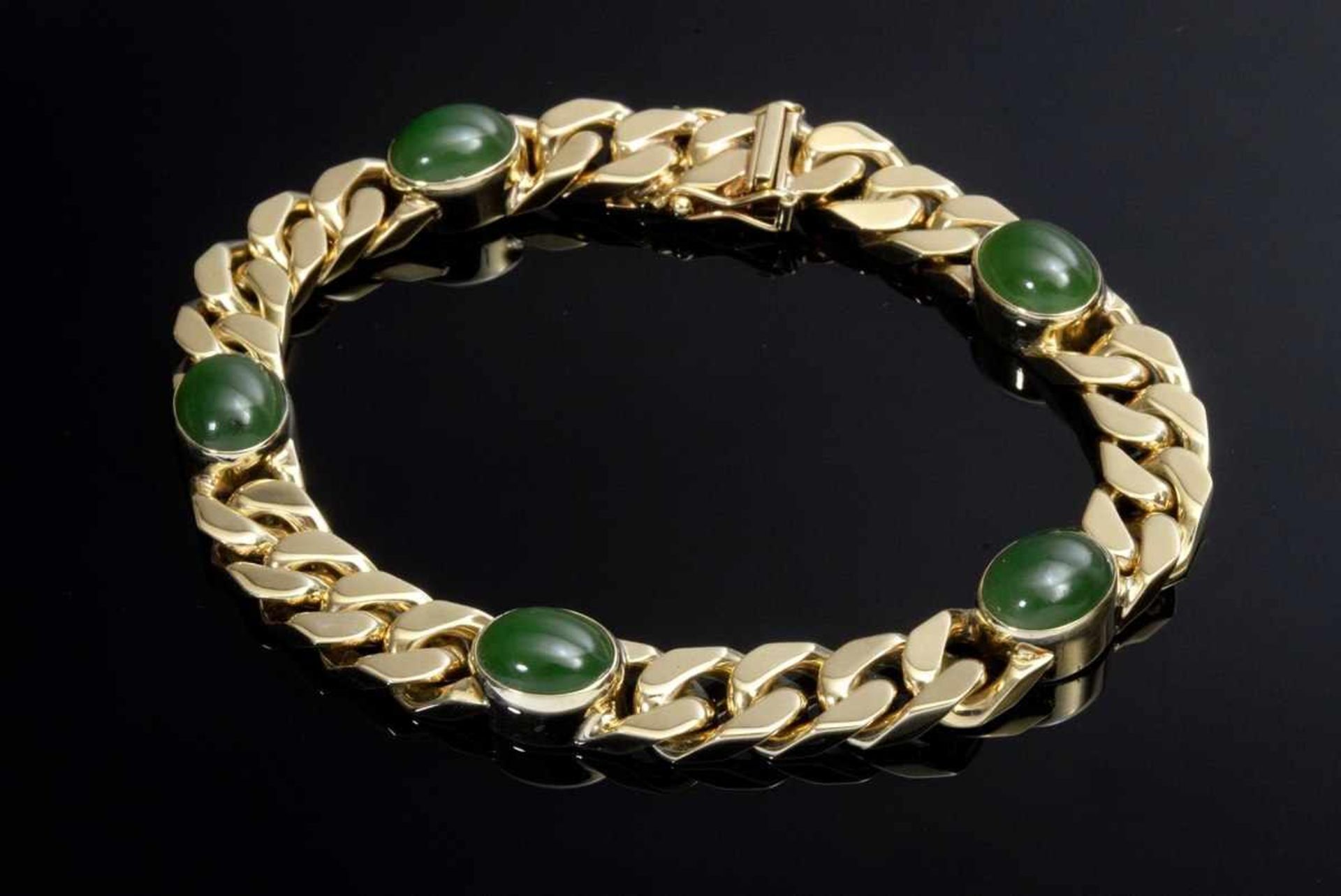 GG 585 flat armoured bracelet with 5 oval nephrite cabochons, 40,15g, l. 19,5cm