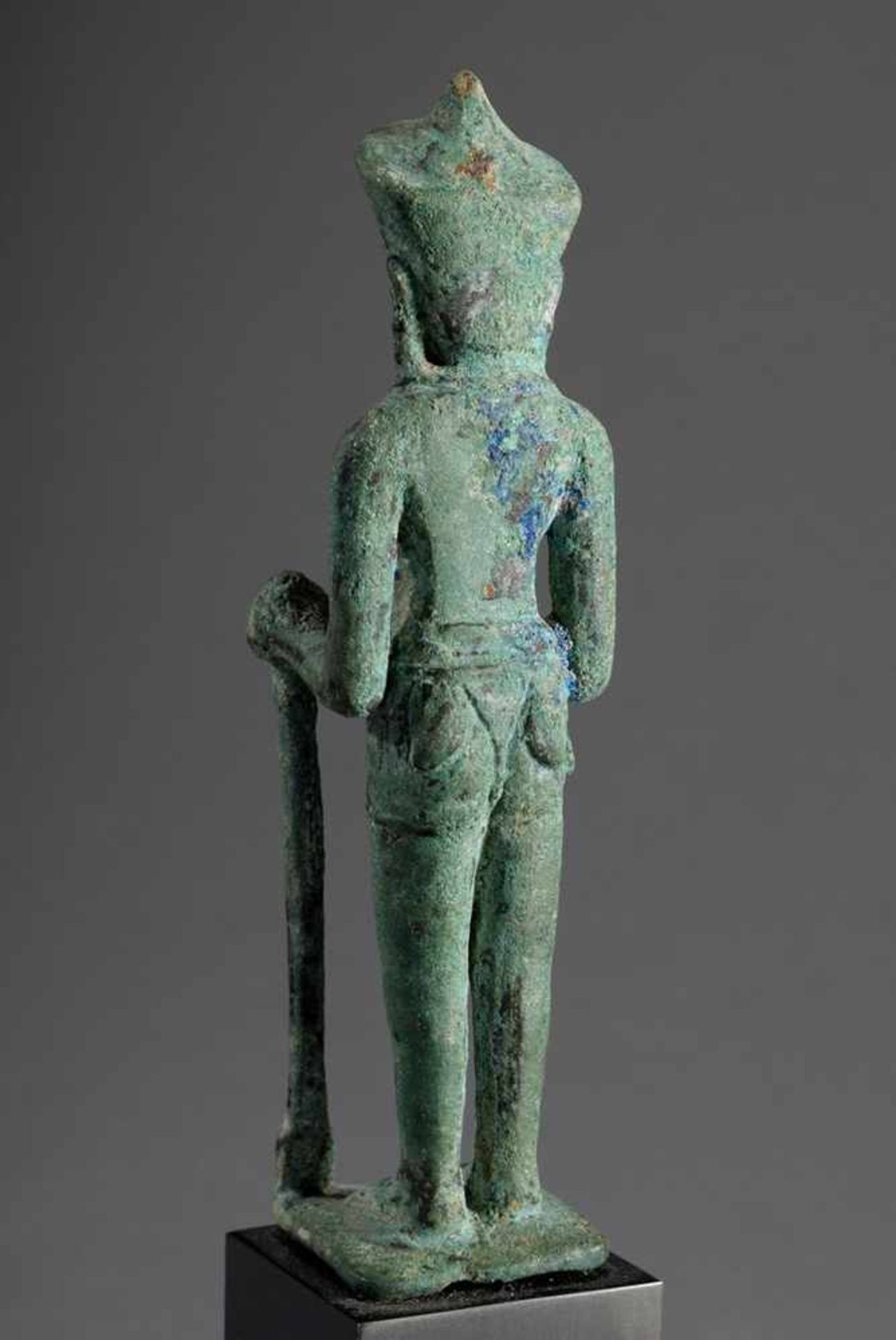 Standing Khmer bronze figure "Godness" holding a chakra in her right hand, probably Shiva, Bayon - Image 3 of 4