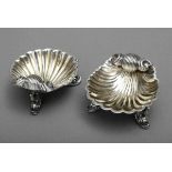 Pair of silver plated shell saliers on dolphin feet, 4x7x7cm, small defect