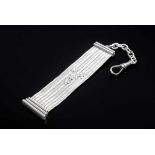 Knitted WG 750/rhodium-plated chatelaine with crest emblem, 20,9g, 12,5x2cm