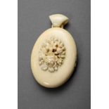 Oval ivory medallion with plastic flowers, around 1900, 6,5x4cm