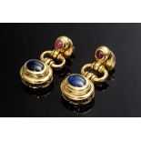 Pair of classic GG 750 earrings with sapphire and ruby cabochons, 13g, l. 3cm