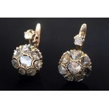 pair RG 585 earrings with diamond roses (add. 0.50ct/P/C), 3,2g, l. 1,6cm