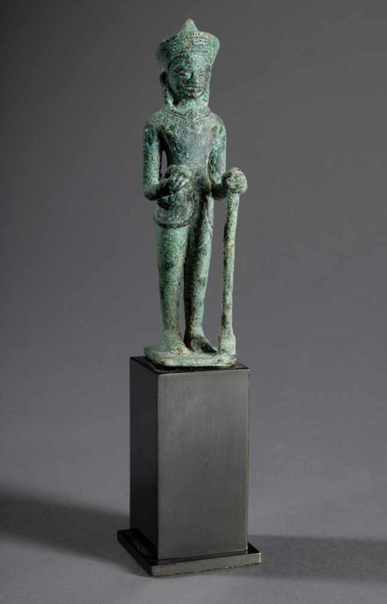 Standing Khmer bronze figure "Godness" holding a chakra in her right hand, probably Shiva, Bayon - Image 2 of 4