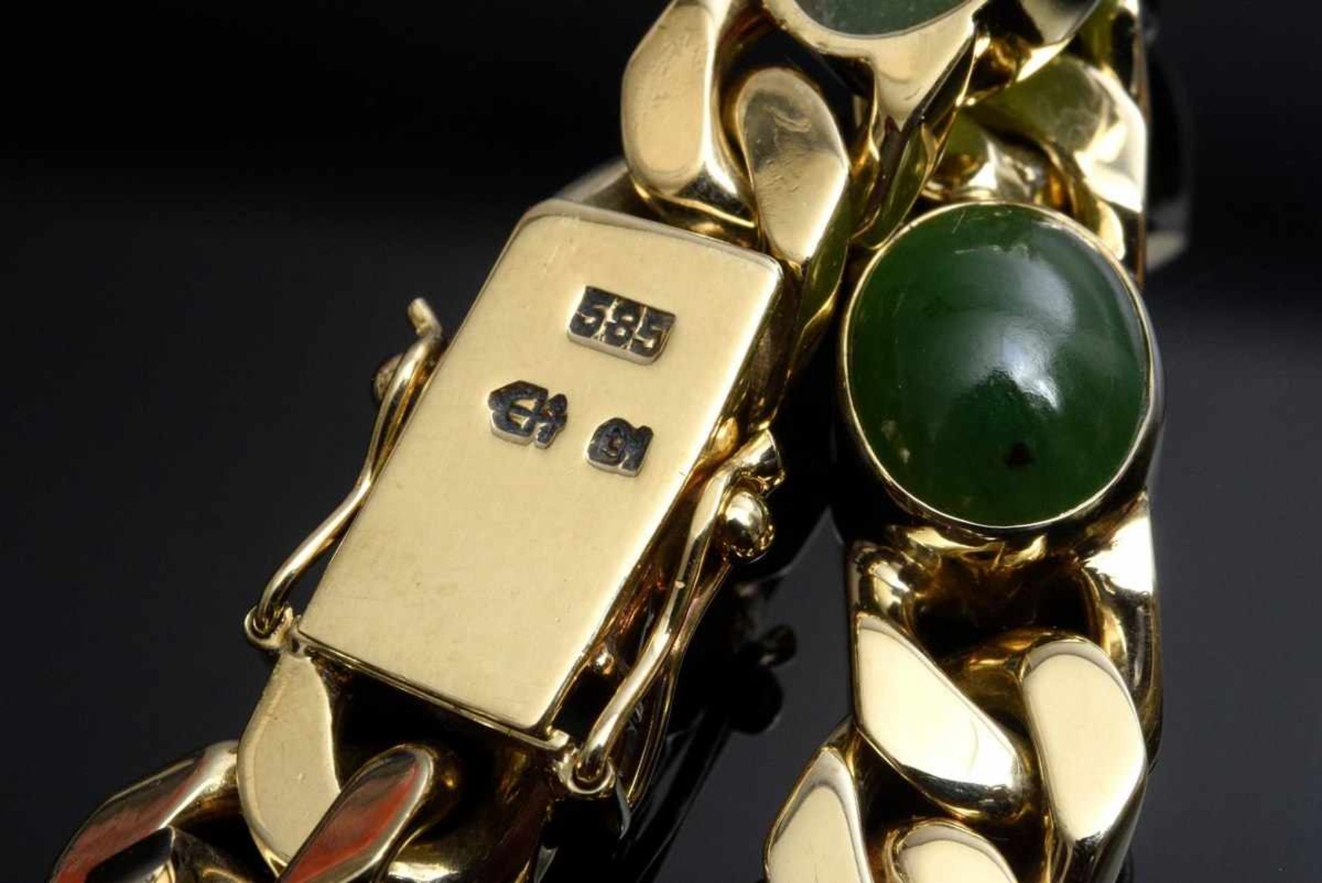 GG 585 flat armoured bracelet with 5 oval nephrite cabochons, 40,15g, l. 19,5cm - Bild 2 aus 2