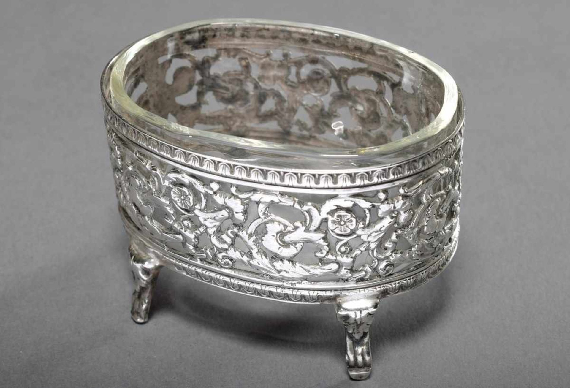 Openwork salt bowl in classical style on four feet with glass insert, Silver 800, 22g (without - Bild 2 aus 3