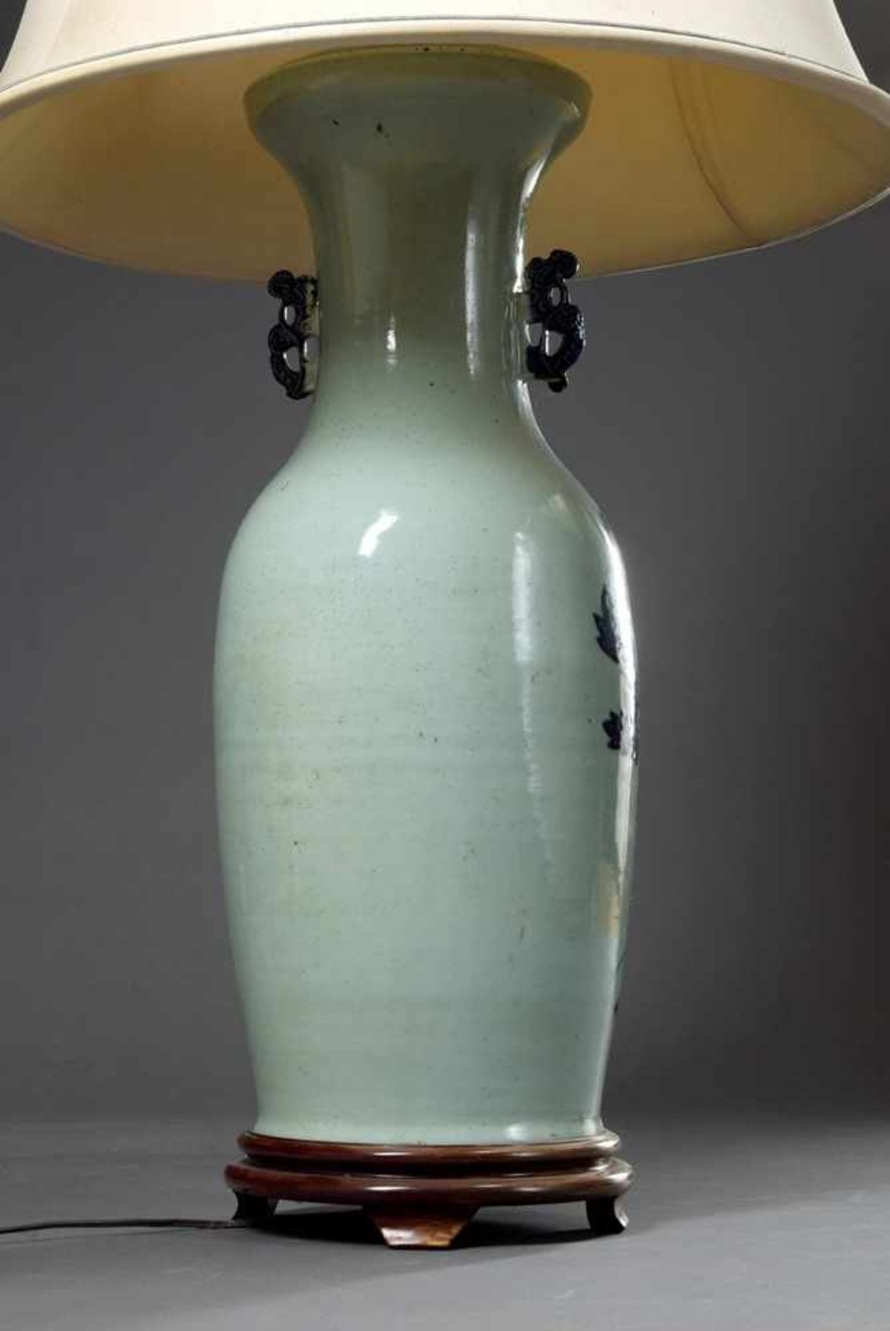 Big porcelain baluster vase with blue painting decoration "Jackdaws on branches" on celadon - Bild 4 aus 5