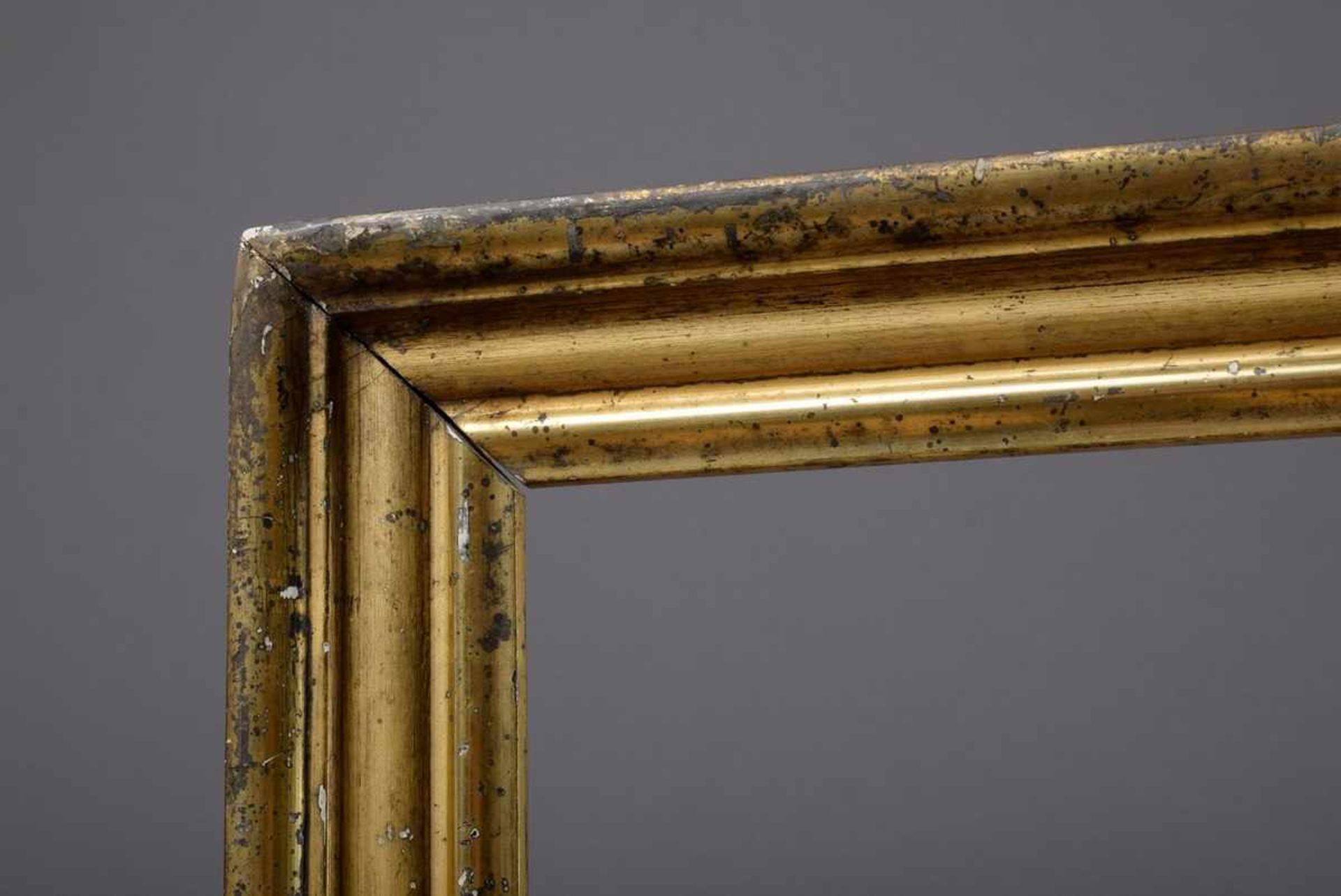 Gold-plated "Berlin frame", carved wood, RD 53,7x70cm, slightly damagedVergoldete Berliner Leiste, - Bild 2 aus 3