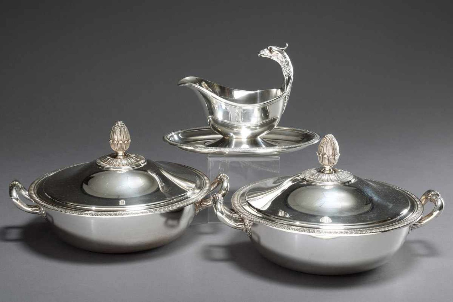 3 Various parts silver plated Christofle cover bowls (h. 17cm, Ø 24cm) and sauceboat with plastic "