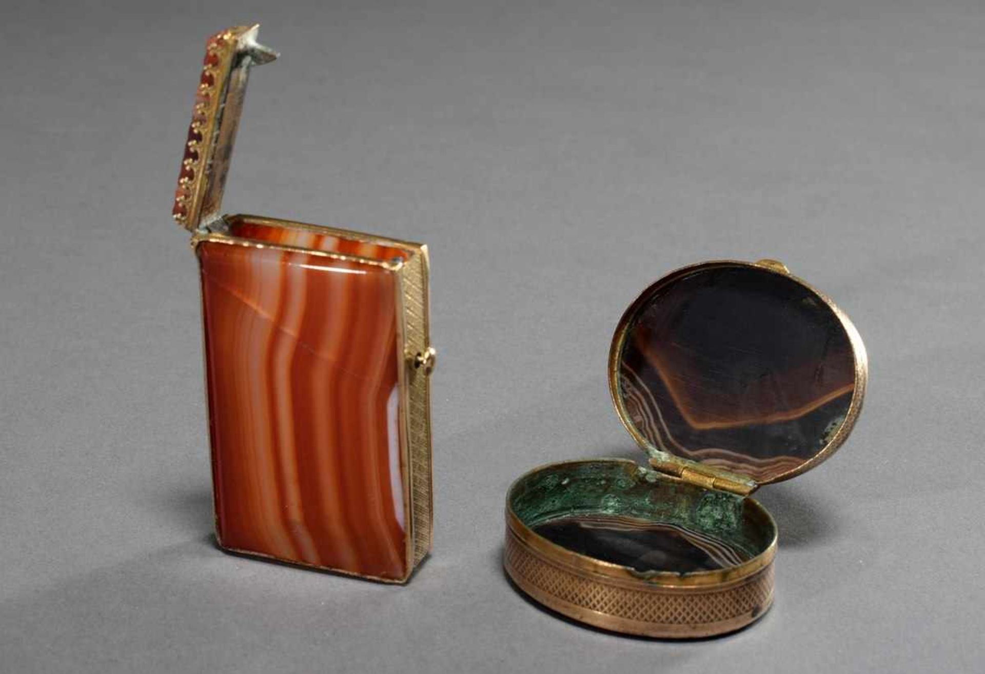 2 Various parts agate with guilloched brass mounting: oval lid box (1,5x5x4,5cm) and match case (6, - Bild 2 aus 4