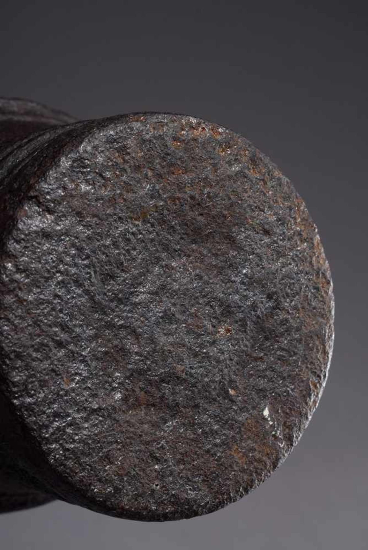 Cast-iron mortar with cylindrical body with longitudinal grooves and rod-shaped handles, probably - Bild 5 aus 5