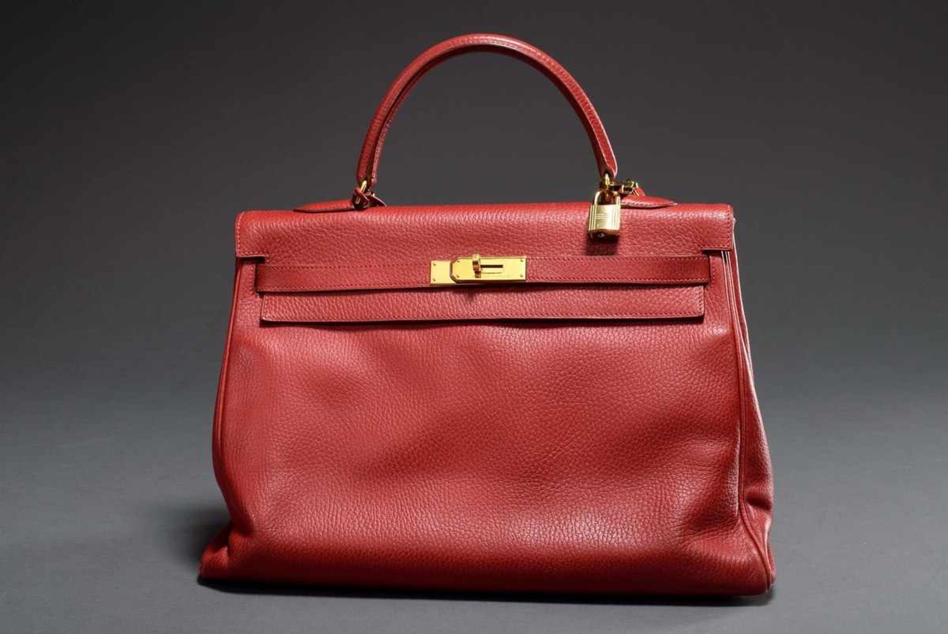 Hermès "Kelly Bag Souple 35", 1998, red calfskin, trapezoid body with arched handle, flap with - Bild 2 aus 8