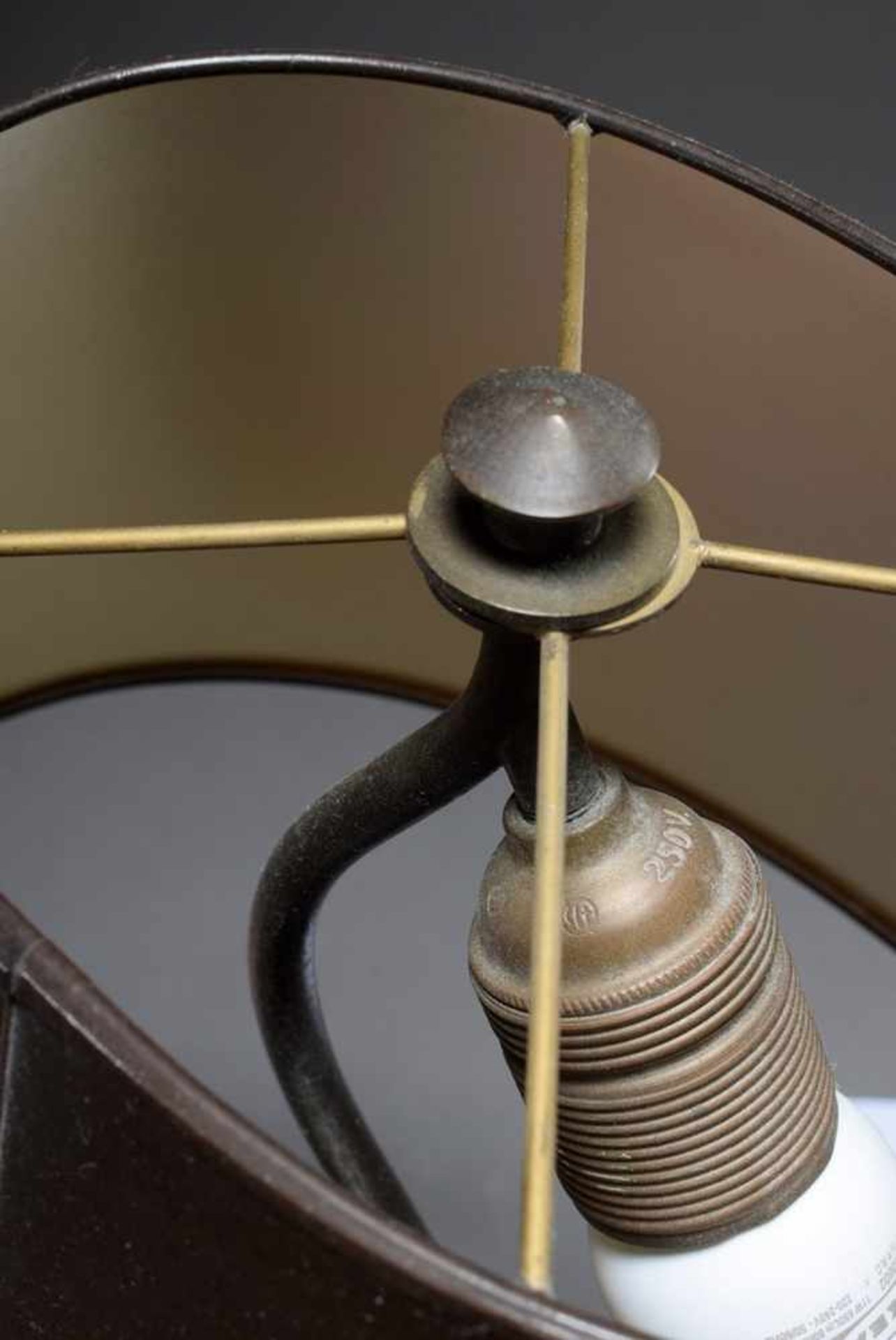 Table lamp "Stepping lion under a tree", galvanized zinc cast with matching dark brown patinated - Bild 5 aus 5