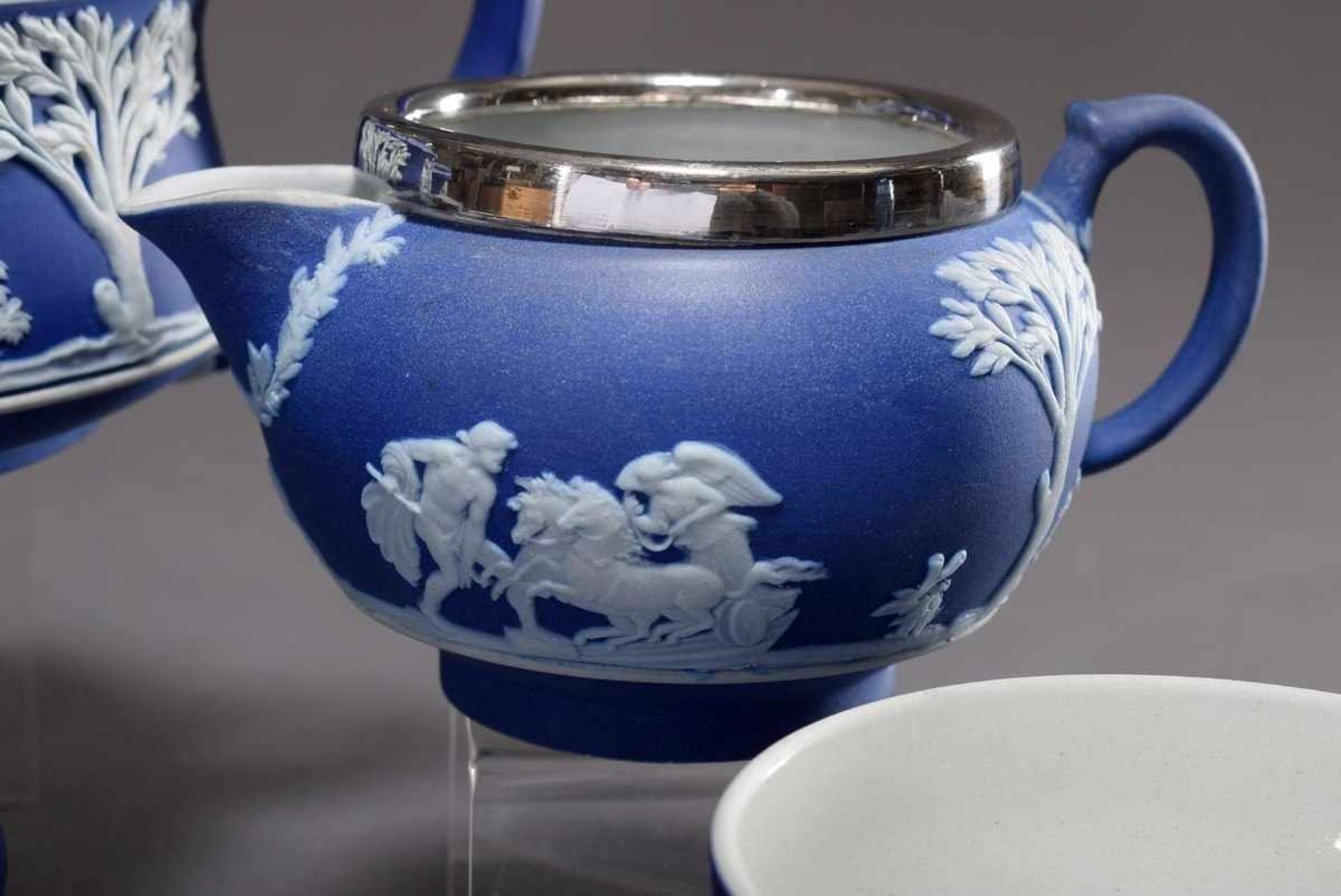 11 Various parts Wedgwood porcelain, light blue with antique scenes, consisting of: 5 cups/saucer ( - Bild 6 aus 10
