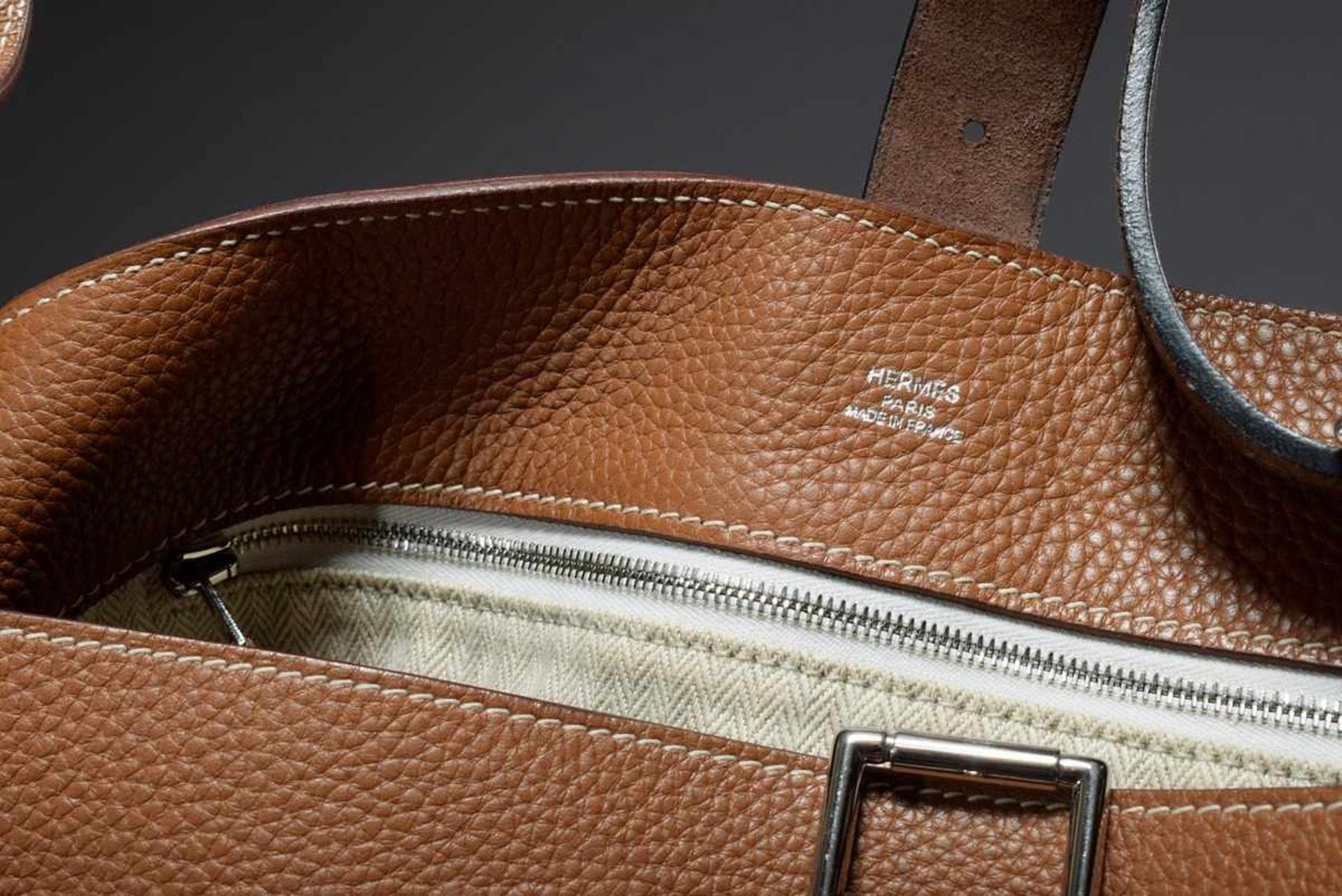 Hermès "Mawari", light brown calfskin, open shoulder bag with extra compartment, silver coloured - Bild 5 aus 8