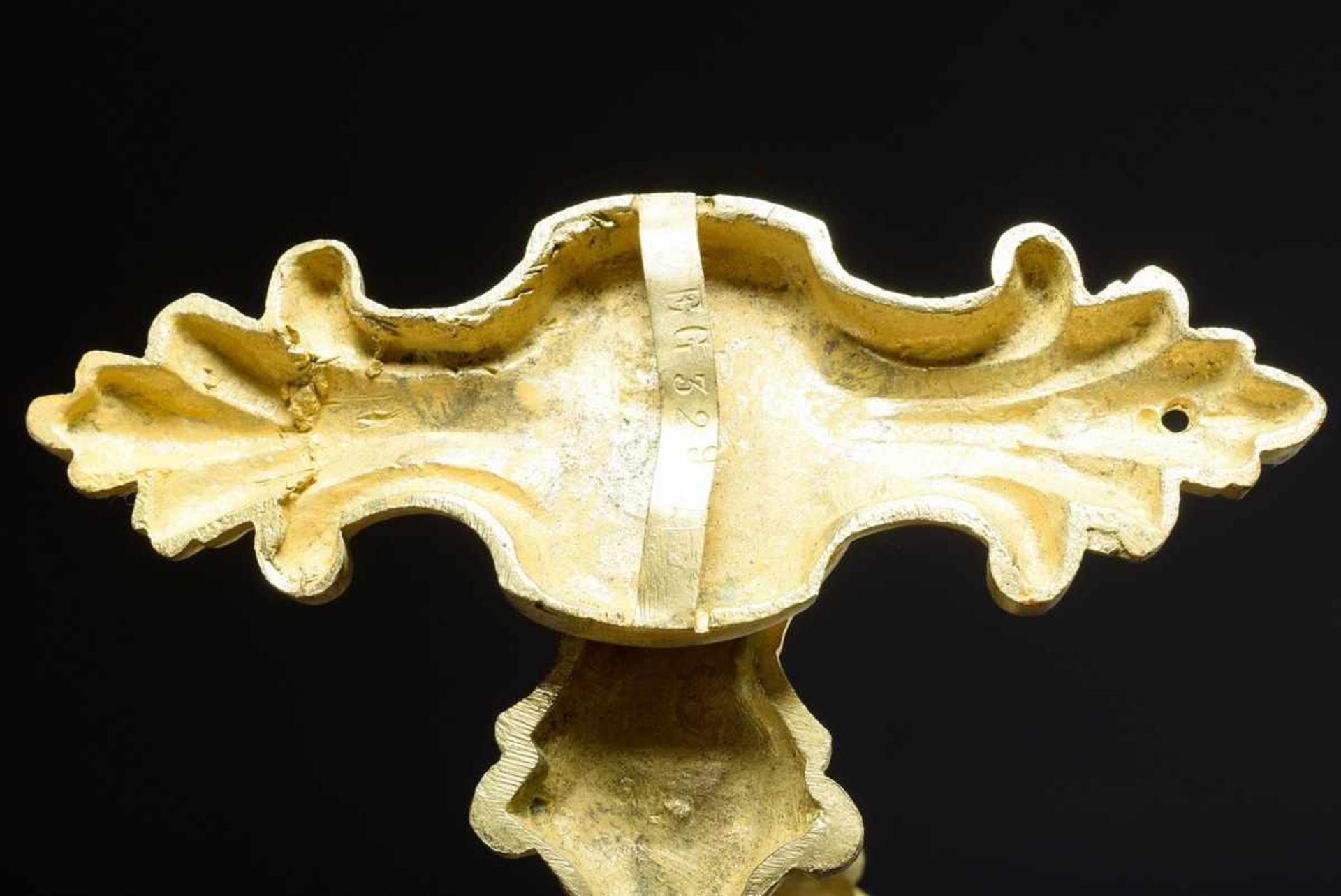 Pair of gilded bronze curtain holders with floral relief, backside inscribed EG 329, 19th century, - Bild 3 aus 5