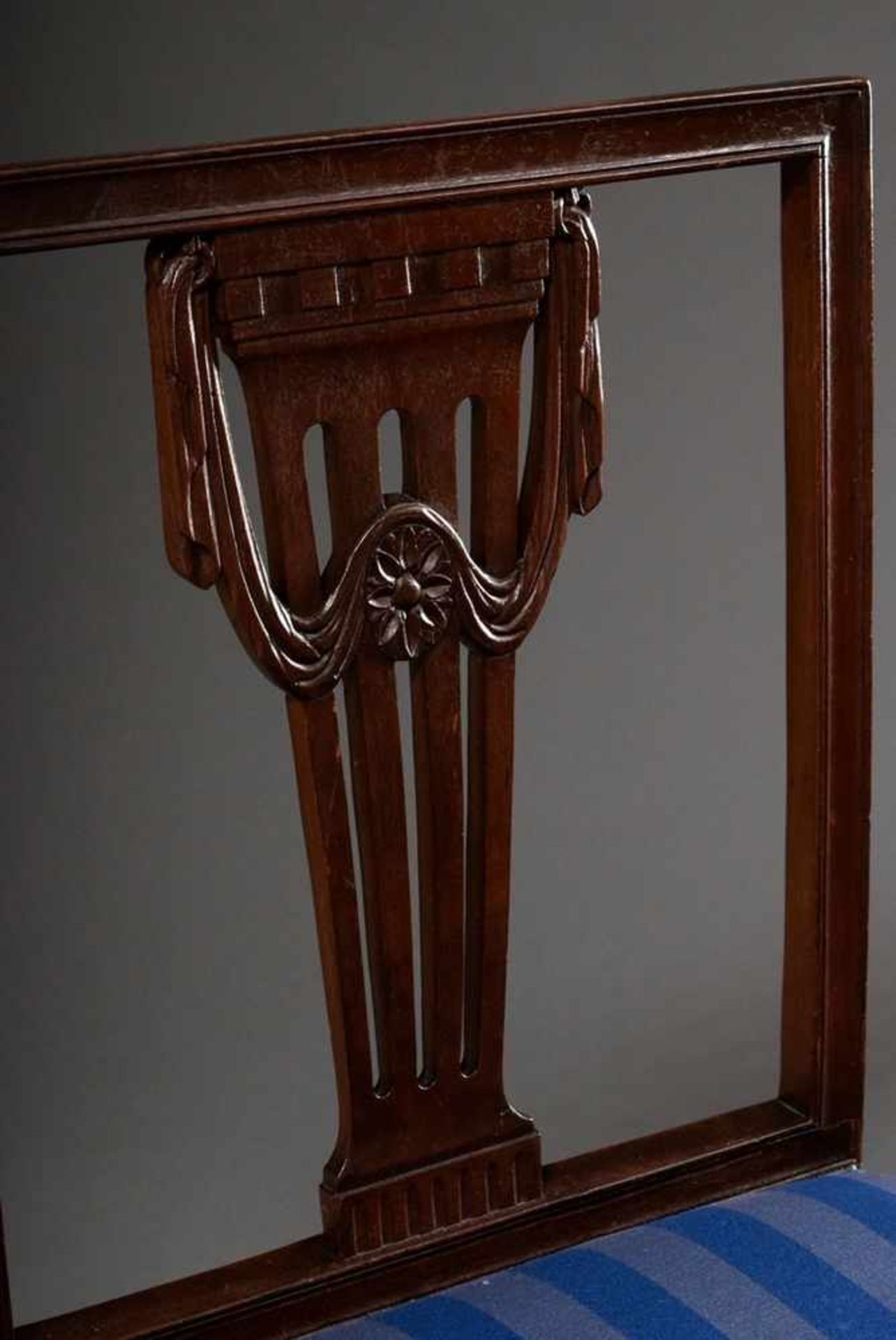 Pair of classicist chairs with "vase motif" in the backrest and blue cover, mahogany, h. 47/90cmPaar - Image 4 of 4