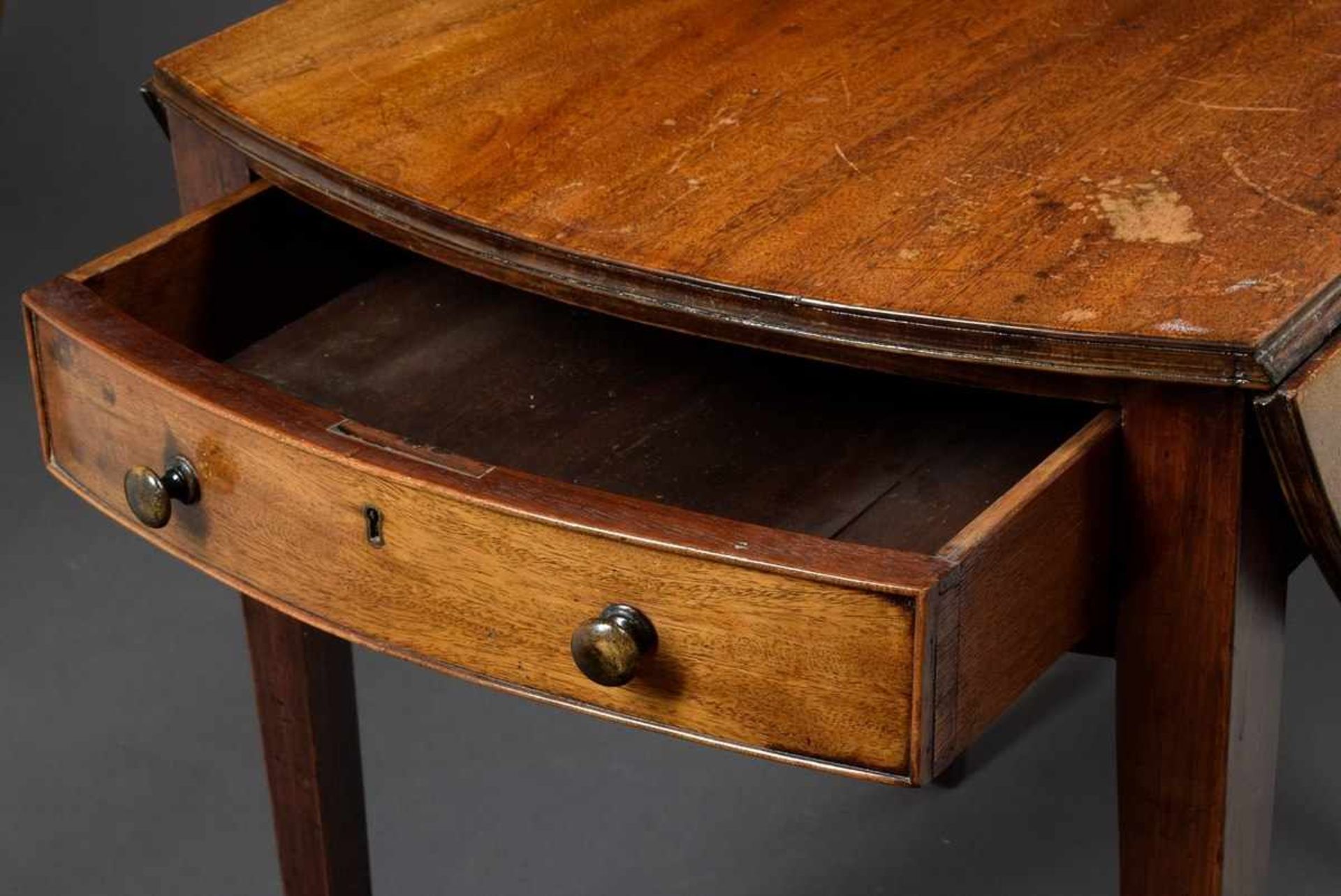 English mahogany pembroke table with semicircular side flaps and 2 drawers, 19th century, 71x47(95) - Image 4 of 4