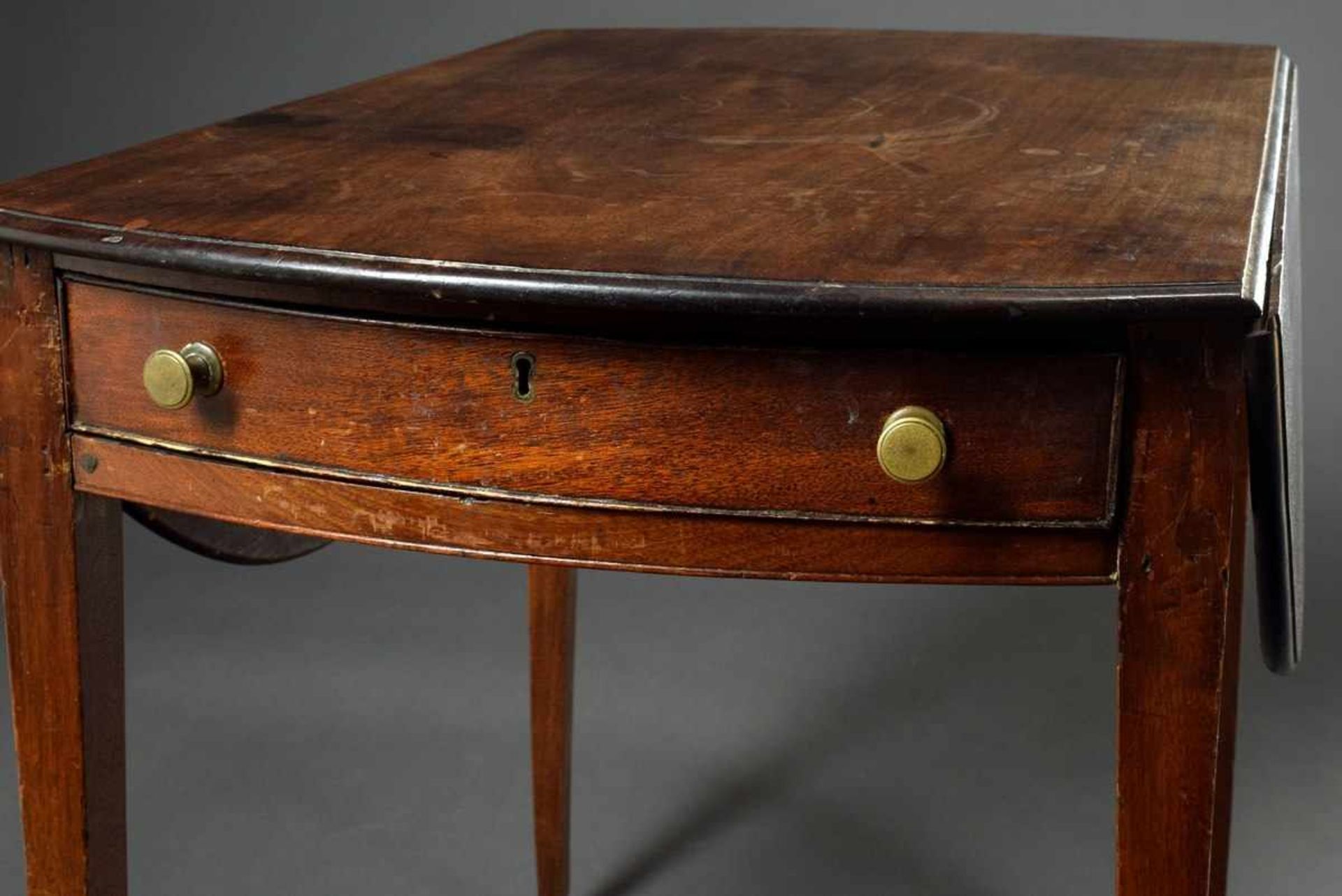 English mahogany pembroke table with semicircular side flaps and one drawer, on wheels, 19th - Image 6 of 6