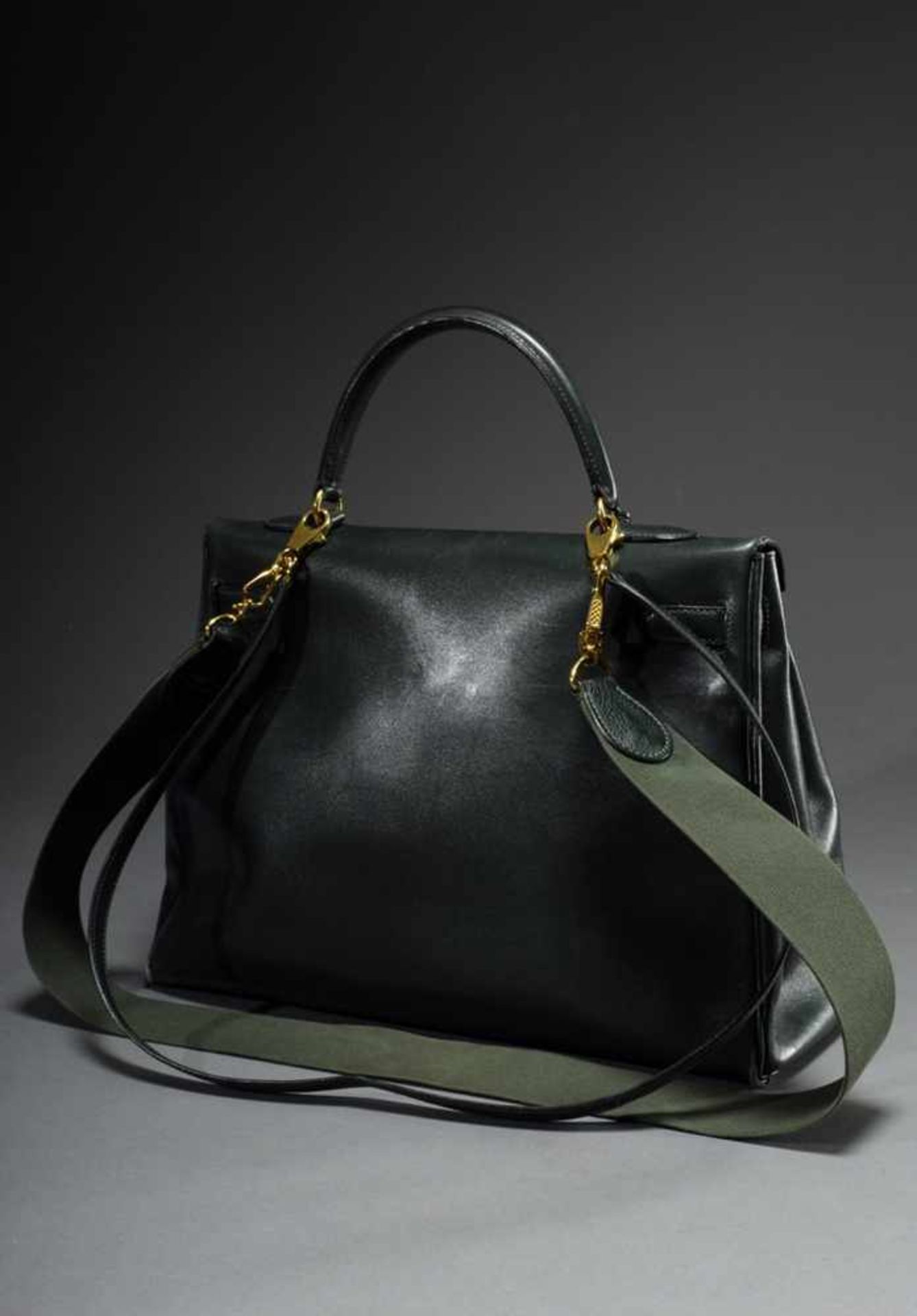 Hermès "Kelly Bag 35 Petit Sac Haut à Courroies", dark green calfskin, trapezoid body with arched - Bild 3 aus 11