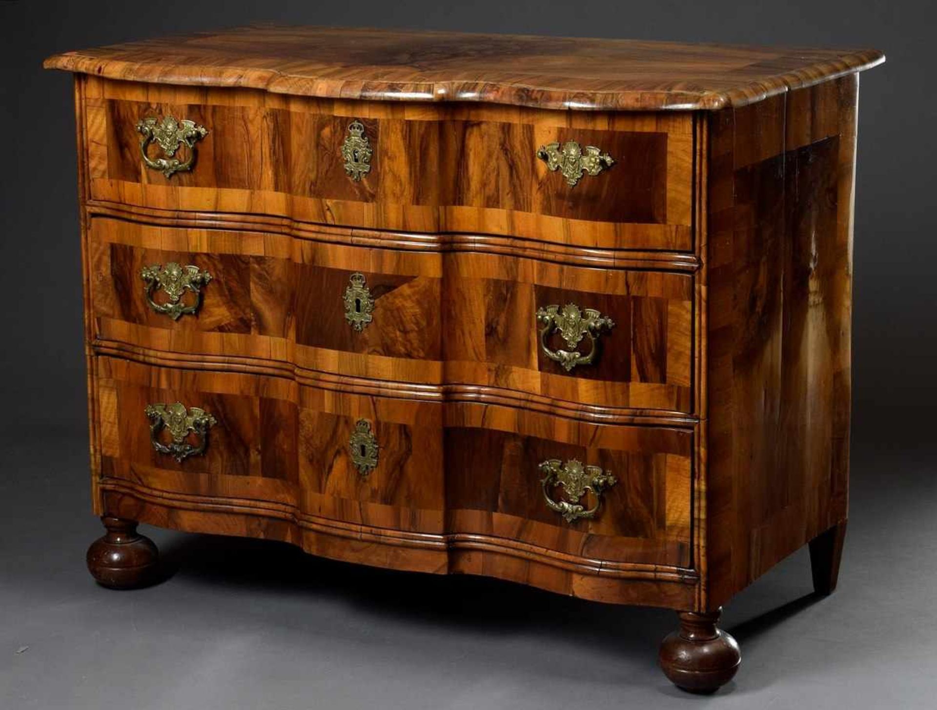 Strict baroque commode with gilded fittings, curved front and 3 drawers, on pressed ball feet and - Bild 2 aus 8