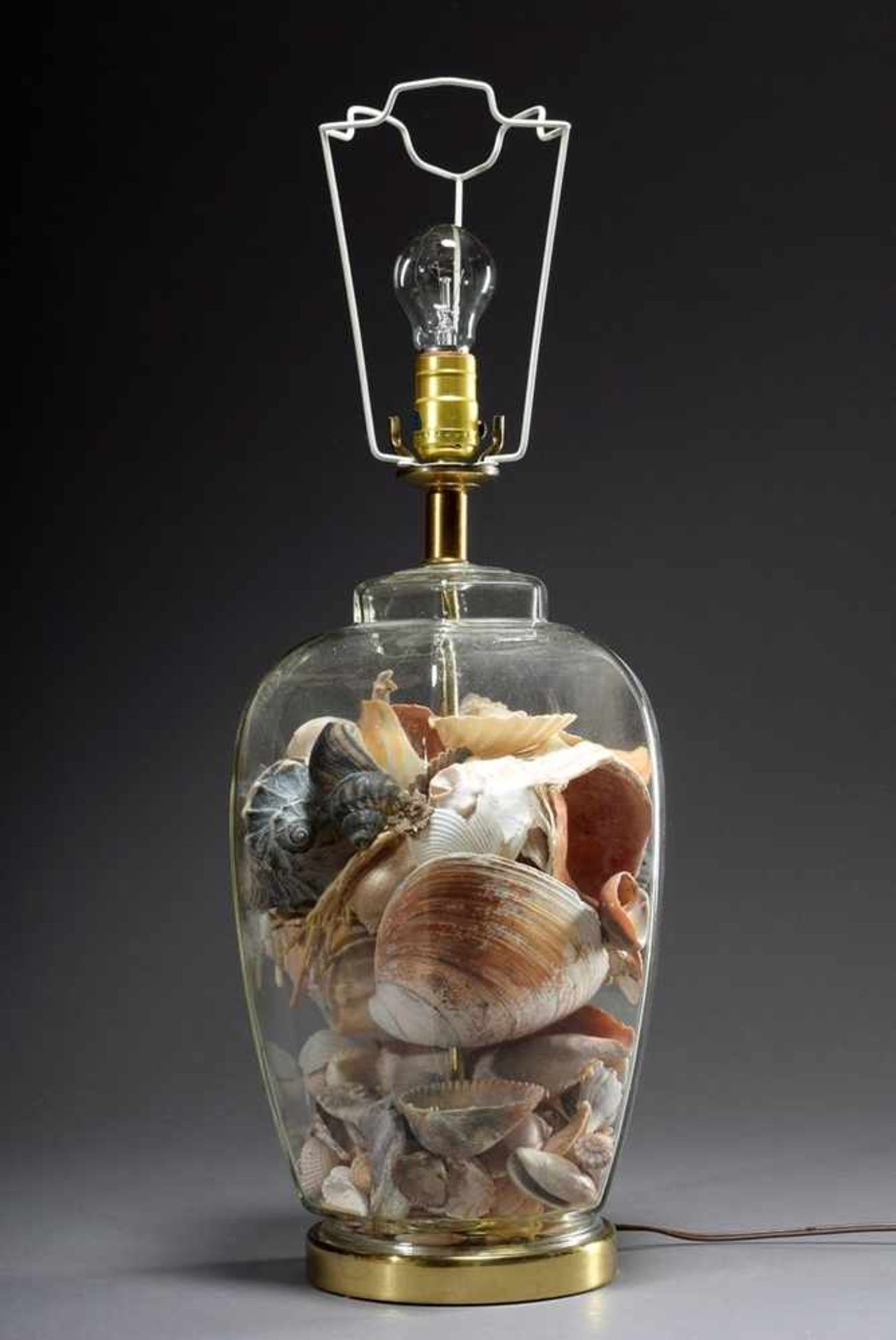 Modern table lamp with shells in glass body, brass mounted, America 20.century, h. 61cmModerne - Bild 2 aus 4