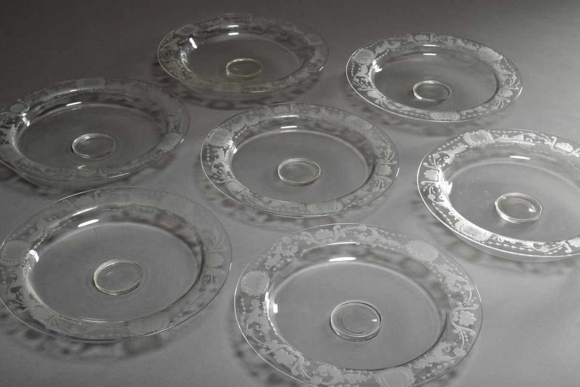 7 Large glass plates with ornamental cut "Tendrils and cartouches", 19th century, Ø 28,5cm, 4x - Image 2 of 5